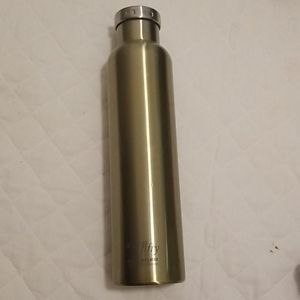 Vaccum insulated bottle